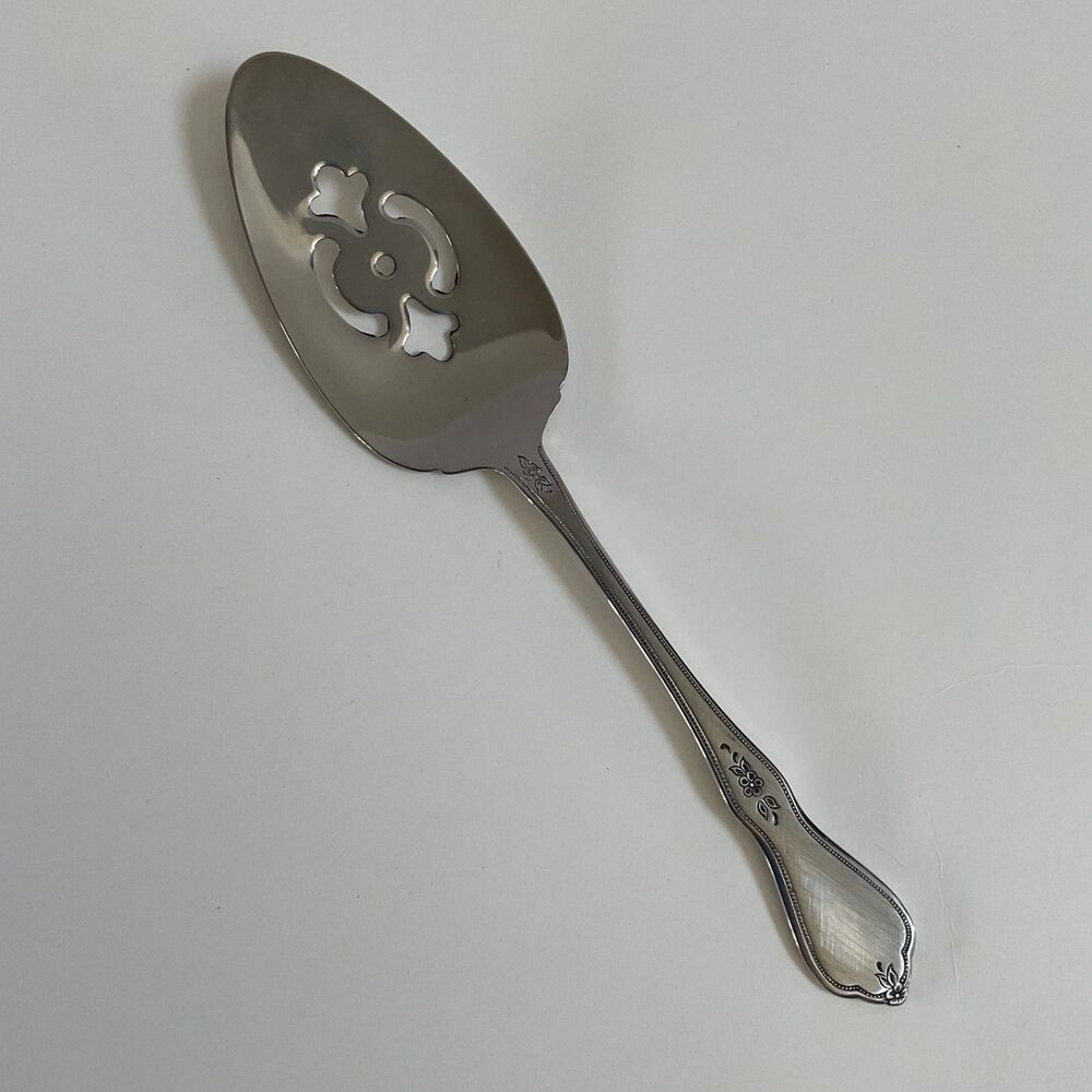 Oneida Silver Morning Blossom  Pierced Pie Server 6746771